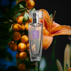 Woda perfumowana, 50 ml, nr 21
 
 Zapach czarującej kobiecości, w którym delikatne, lekkie, pudrowe odcienie otulają lekką mgiełką, łagodząc intensywność nut kwiatowych i drzewno-korzennych. Wilgotna świeżość cytrusów i owoców tworzy naturalne, odrobinę zalotne tło. Zapach kobiety będącej obiektem pożądania. Dla młodych, pełnych życia i zmysłowych.

Rodzina zapachów: kwiatowo-pudrowe

Nuty głowy: grejpfrut, morela, czarna porzeczka
Nuty serca: jaśmin, lilia
Baza: sandałowiec, wanilia, bób tonka, piżmo