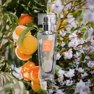 Woda perfumowana nr 5, 50 ml
 
 Świeży, dynamiczny, chłodny zapach, powstający z połączenia nut owocowych, cytrusowych i zielonych z odcieniami hiacyntu wodnego, jaśminu i białej lilii. Dla kobiety przedsiębiorczej, wewnętrznie wolnej.
 
 Rodzina zapachów: kwiatowo - owocowe

Nuty głowy: zielone jabłko, kwiaty papai, czarna porzeczka, brzoskwinia
Nuty serca: jaśmin, hiacynt wodny, biała lilia, korzeń fiołka
Nuty bazowe: sandałowiec, cedr, wanilia